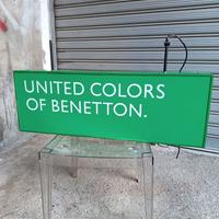 Insegna  luminosa Benetton bifacciale