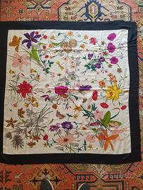 Gucci scialle inverno lana seta Flora foulard