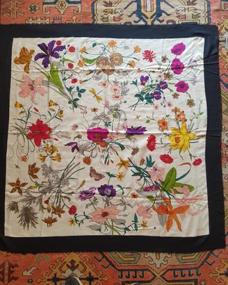 Gucci scialle inverno lana seta Flora foulard
