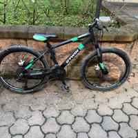 B-Twin modello Rockrider 700 taglia 24"