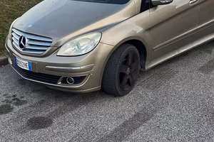 Classe B solo 80.000 km