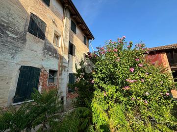 VILLA A SCHIERA A LOREGGIA