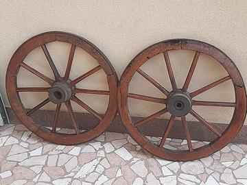 Ruote da carro in legno