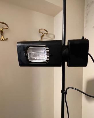 Lampada da terra Aton – Artemide – Ernesto Gismond