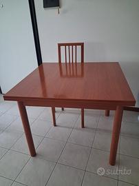 Tavolo da salotto e sedie  in ciliegio