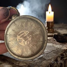 Antico porta viatico sacro ostiario da viaggio