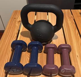 Pesi da allenamento: 2×2 kg, 2×1,5 kg, 1×12 kg