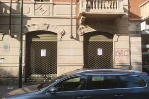 Negozio con due vetrine