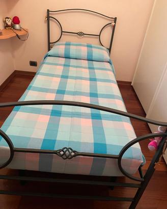 Letto singolo e materasso memory
