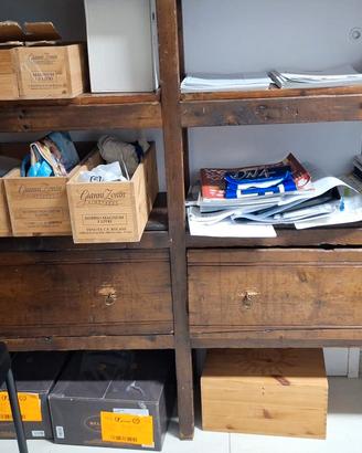 mobile in legno massello ex farmacia