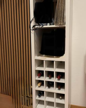 Ikea Kallax con porta bottiglie