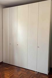 Armadio legno tamburato con appenderia e cassetti
