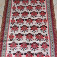 Vecchio tappeto Kilim annodato a mano