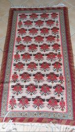 Vecchio tappeto Kilim annodato a mano