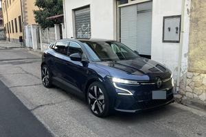Megane e-tech 220 cv elettrica