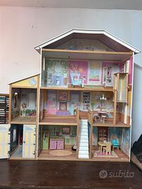 Casa di Barbie in legno - grande ed arredata