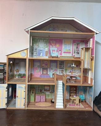 Casa di Barbie in legno - grande ed arredata