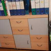 Mobile in legno bicolore