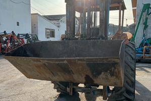 muletto Nobili 320 15 con benna