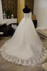 Abito da sposa nuovo + velo