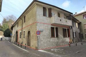 Immobile in asta di 95 m² con 3 locali e box auto 