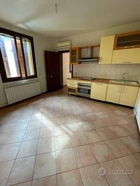 PORZIONE DI CASA CON DUE APPARTAMENTI A BOMPORTO