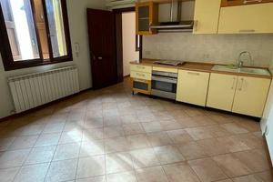 PORZIONE DI CASA CON DUE APPARTAMENTI A BOMPORTO