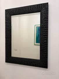 Specchio con cornice nera