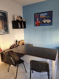 Scrivania con cassettiera