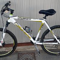 Bicicletta Mountain Bike