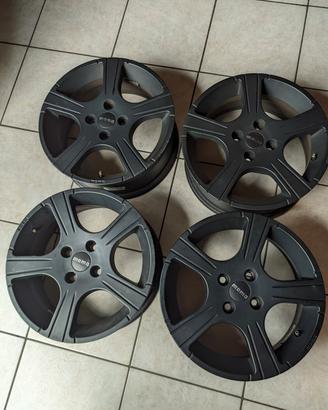 Cerchi Momo Design 15 4x100 6,5J ET35