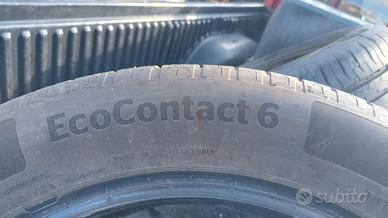 N°4 gomme estive Continental 215/55 R 17 V