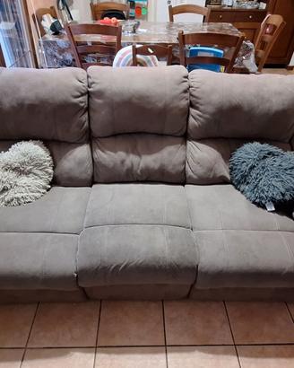 Divano tre posti con due recliner manuali