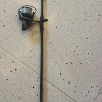 canna da carp fishing con mulinello e filo