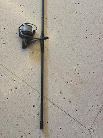 canna da carp fishing con mulinello e filo