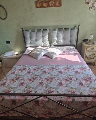 Letto in ferro battuto anticato in oro