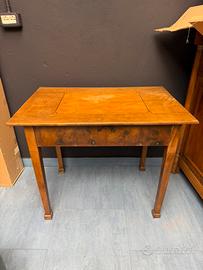 Scrivania antica in legno massello