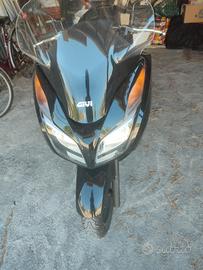 Honda Forza 300