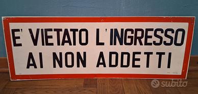 Cartello vietato l'ingresso 