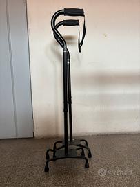 Bastoni quadripodi per bariatrici