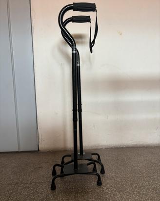 Bastoni quadripodi per bariatrici