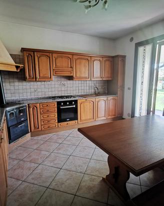 cucina completa di elettrodomestici+stufa a legna