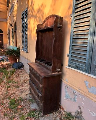 Credenza portafucili in stile spagnolo