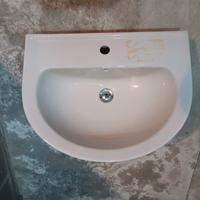 Lavandino ceramica nuovo 60 cm – mai usato.