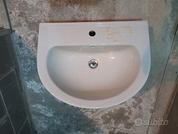 Lavandino ceramica nuovo 60 cm – mai usato.