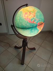 Mappamondo illuminato