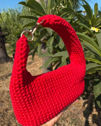 Borsa Hobo rossa.
