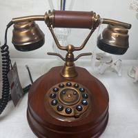 telefono in legno arte povera. 