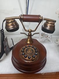 telefono in legno arte povera. 