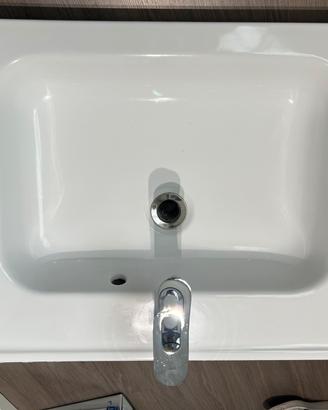 Lavandino e rubinetto bagno